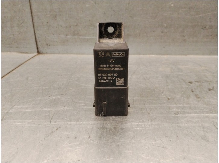 Replacement glow plug control unit for Citroën Jumpy III Van (V_) 1.5 BlueHDi 100 OEM IAM reference 9803299780