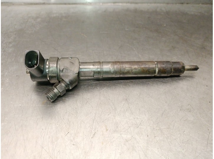 Replacement injector for Chrysler PT Cruiser (PT_) 2.2 CRD OEM IAM reference A6110701387 0445110100