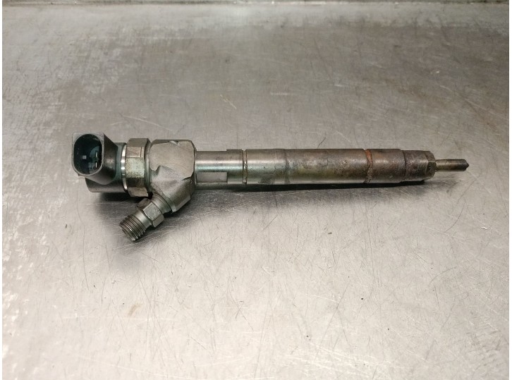 Replacement injector for Chrysler PT Cruiser (PT_) 2.2 CRD OEM IAM reference A6110701387 0445110100