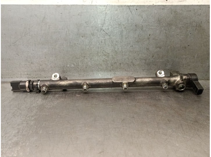 Replacement fuel rail for chrysler pt cruiser (pt_) 2.2 crd OEM IAM reference A6110700095 5080344AA 0445214004
