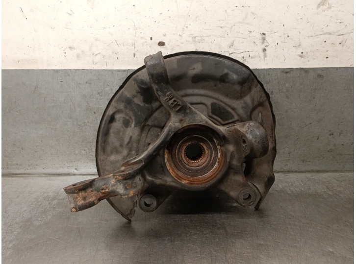 Second-hand front right steering knuckle for toyota yaris (_p9_) 1.4 d-4d (nlp90_) OEM IAM reference 432110D130 432110D130