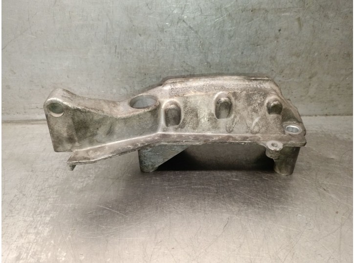 Replacement engine mount for seat ibiza iii (6l1) 1.4 16v OEM IAM reference 036199275AB 036199275M