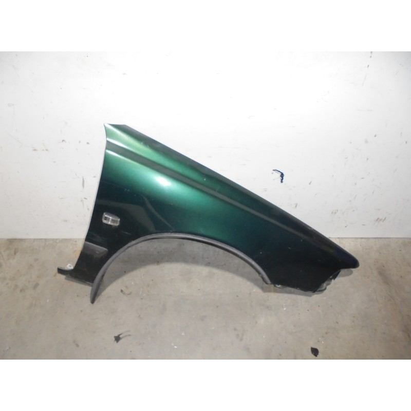 Recambio de aleta delantera derecha para volvo v40 familiar 1.9 turbo cat referencia OEM IAM 30802307 VERDE 