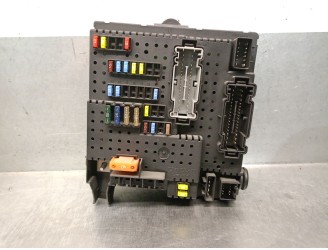 Relay / fuse box for Volvo S60 I (384) 2.4, OEM IAM reference 30728512 28017881