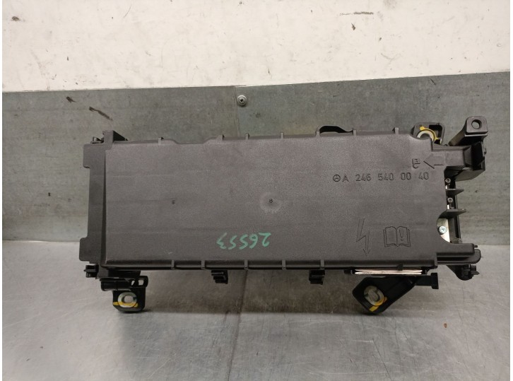 Replacement relay / fuse box for Mercedes-Benz GLA-Class (X156) GLA 200 CDI / D (156.908), OEM/IAM reference A2465400040 A