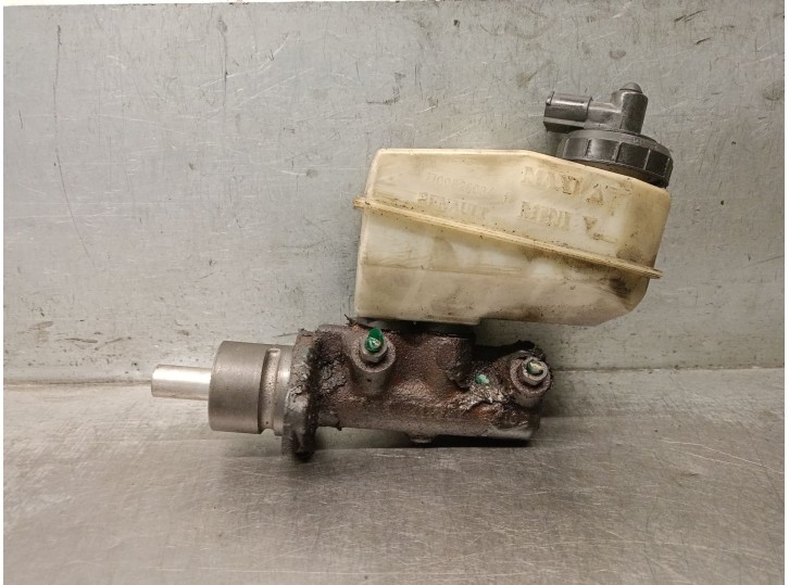 Replacement brake master cylinder for Renault Mégane I Coach (DA0/1_) 1.6 E (DA0F), OEM/IAM reference 7701204610 7701204610