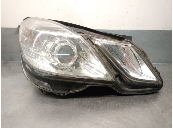 Replacement right headlight for Mercedes-Benz E-Class T-Model (S212) E 220 CDI / BlueTEC (212.202, 212.201), OEM/IAM reference A