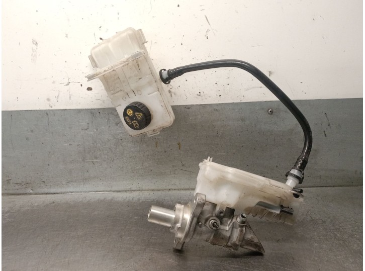 Replacement brake master cylinder for Mercedes-Benz Citan van/MPV (W420) 1.5 110 CDI (420.623), OEM IAM reference 777131 A4
