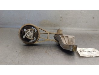 Replacement transmission mount for Opel Corsa E (X15) 1.3 CDTI (08, 68), OEM/IAM reference 13451485 684485