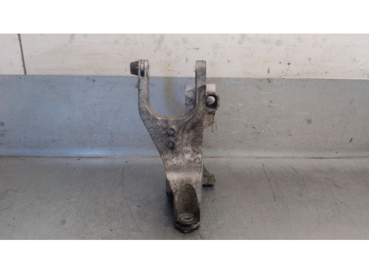 Replacement front engine mount for Volkswagen Transporter T5 van (7HA, 7HH, 7EA, 7EH) 1.9 TDI, OEM/IAM reference 7H0