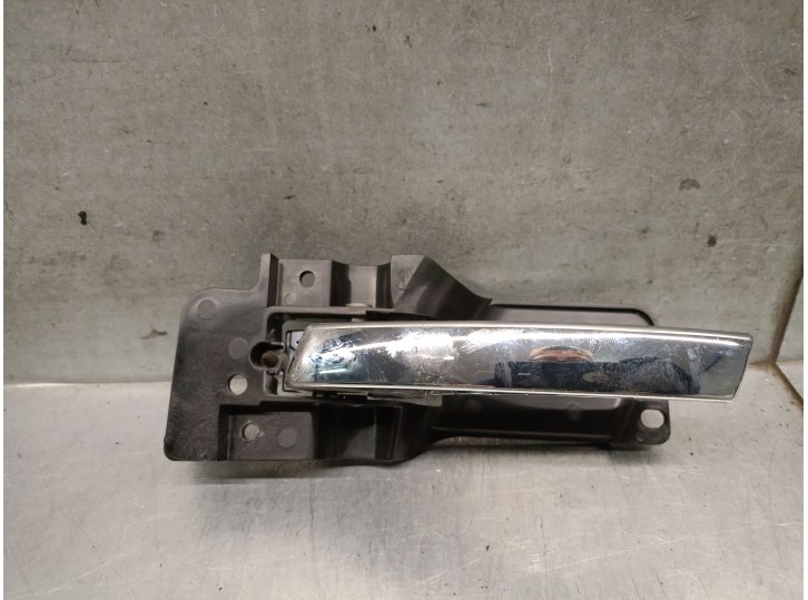 Left front interior door handle replacement for Lancia Voyager minivan (404_) 2.8 CRD (RT, 53), OEM IAM reference K680665