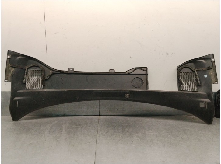Replacement windshield cowl panel for Volvo S80 II (124) 2.5 T, OEM/IAM reference 30779838 31299843