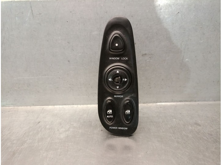 Replacement front left power window switch for Hyundai Coupe I (RD) 1.6 16V, OEM/IAM references 9357027000A 9357027100