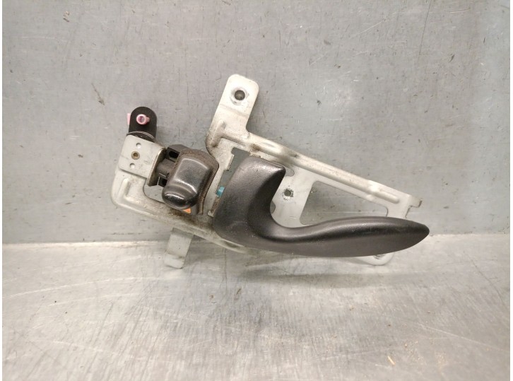 Replacement left front interior door handle for Hyundai Coupe I (RD) 1.6 16V, OEM/IAM references 8261127001KW 8261127001KW