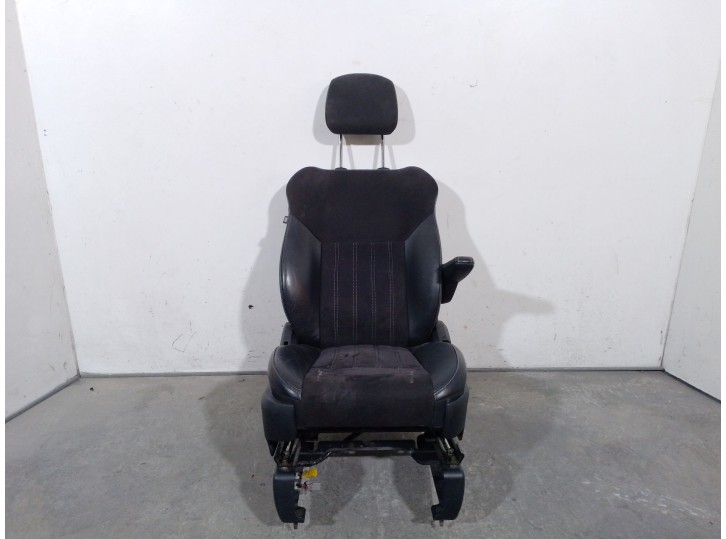 Replacement front right seat for a Lancia Voyager minivan (404_) 2.8 CRD (RT, 53). OEM/IAM references: K04610154AC K0461