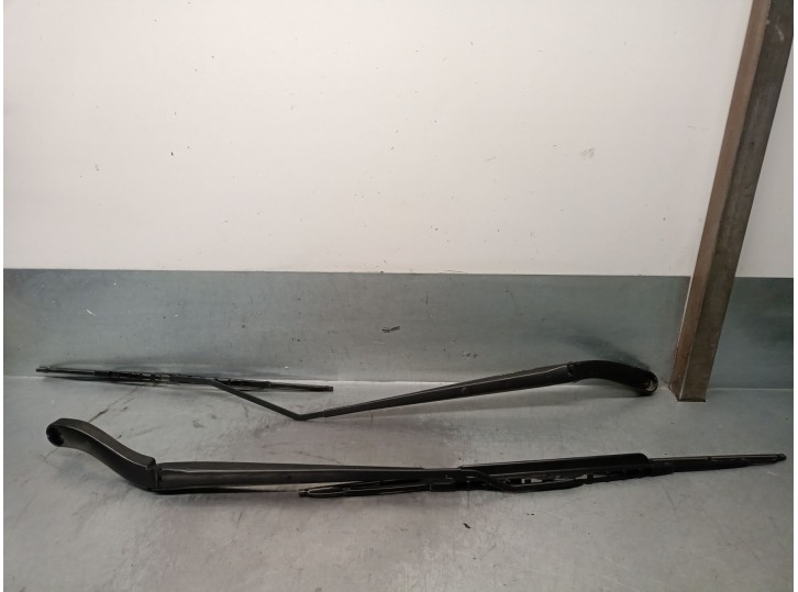 Replacement right front wiper arm for Lancia Voyager minivan (404_) 2.8 CRD (RT, 53), OEM/IAM reference K68028438AA 