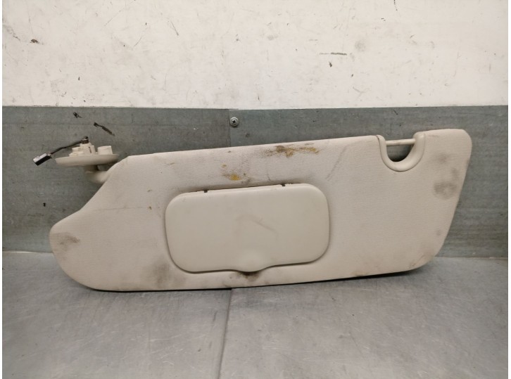Replacement left sun visor for Lancia Voyager minivan (404_) 2.8 CRD (RT, 53), OEM/IAM reference K1JE931DAAA K1JE931DAAA