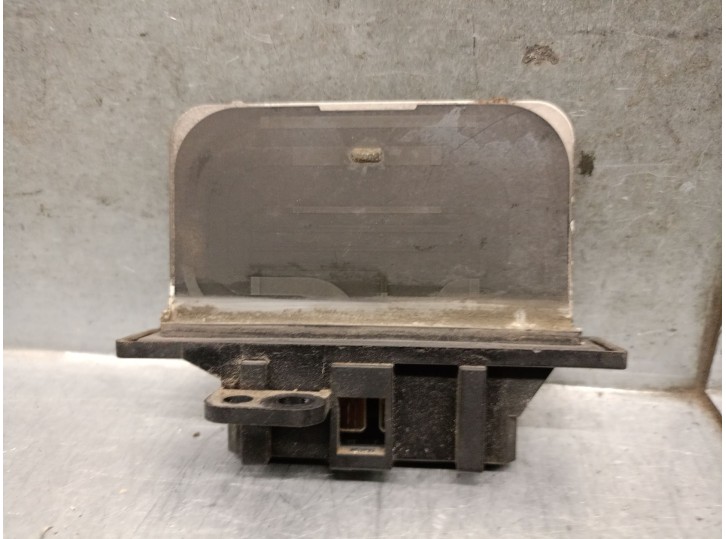Replacement heater resistor for Nissan Terrano II (R20) 2.7 TDI 4WD. OEM/IAM references: 277617F000 277617F000