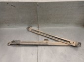 Replacement tailgate hinge for Nissan Terrano II (R20) 2.7 TDI 4WD, OEM/IAM reference 904500F000 904500F000