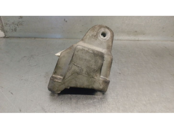 Replacement engine mount for Renault Mégane II sedan (LM0/1_) 1.5 dCi (LM1E), OEM/IAM reference 8200277229