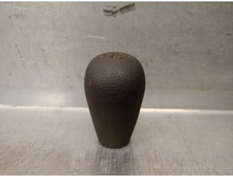 Replacement gearshift knob for Nissan Terrano II (R20) 2.7 TDI 4WD, OEM/IAM references 332181F201 332181F201