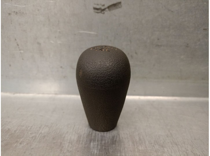 Replacement gearshift knob for Nissan Terrano II (R20) 2.7 TDI 4WD, OEM/IAM references 332181F201 332181F201