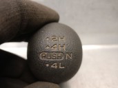 Replacement gearshift knob for Nissan Terrano II (R20) 2.7 TDI 4WD, OEM/IAM references 332181F201 332181F201