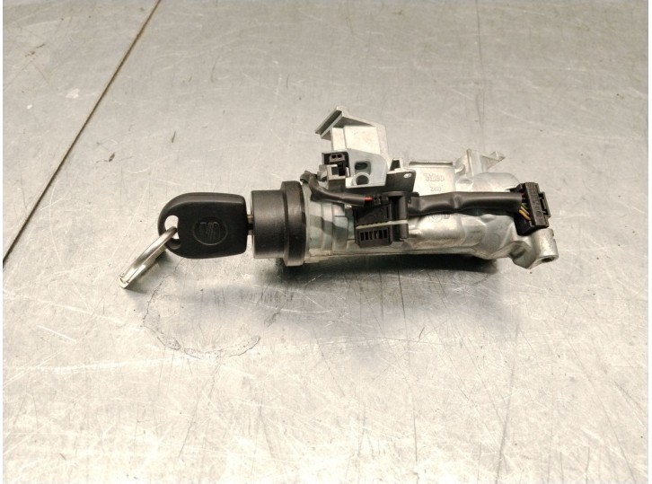 Replacement ignition switch for SEAT Altea XL (5P5, 5P8) 2.0 TDI 16V, OEM/IAM reference 1K0905851B 1K0905851B