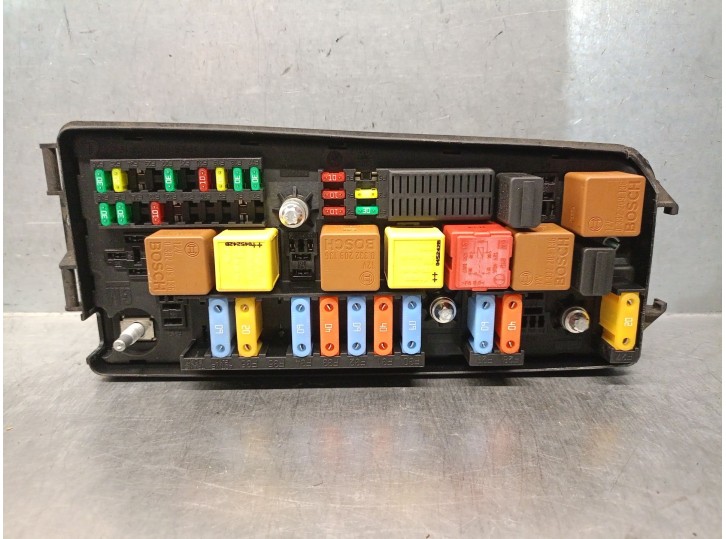 Replacement relay / fuse box for Saab 9-3 (YS3F, E79, D79, D75) 1.9 TiD, OEM/IAM reference 12805845