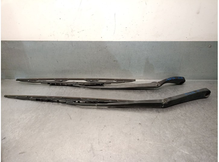 Replacement right front wiper arm for Saab 9-3 (YS3F, E79, D79, D75) 1.9 TiD, OEM/IAM references 12755306 12755306