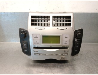 Audio system / CD radio for Toyota Yaris (_P9_) 1.4 D-4D (NLP90_), OEM/IAM reference 861200D210 861200D210