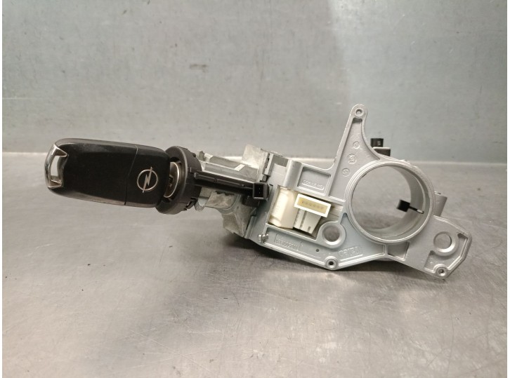 Replacement ignition switch for an Opel Astra H GTC (A04) 1.7 CDTI (L08). OEM/IAM references: 93181728 913703 N0501882