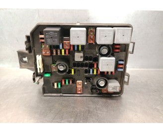 Replacement relay / fuse box for Opel Corsa E (X15) 1.3 CDTI (08, 68), OEM IAM reference 13430533AA