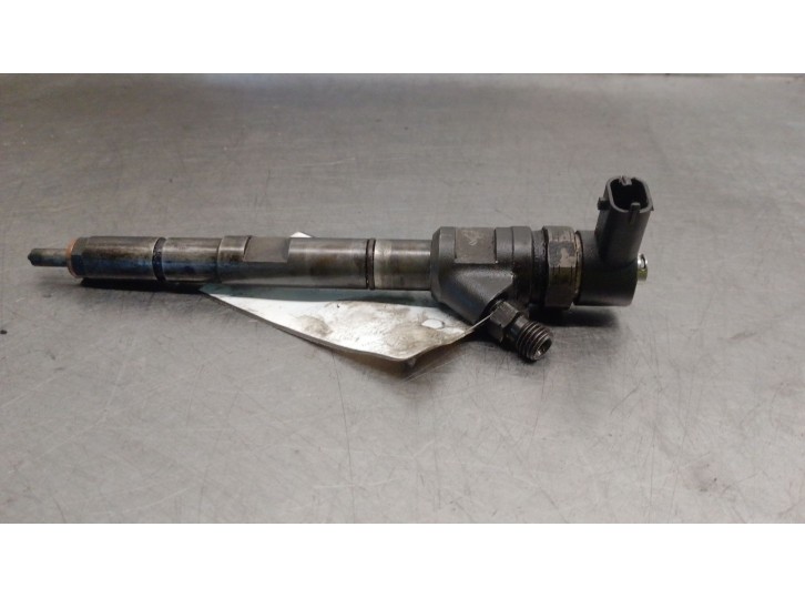 Replacement injector for Kia Sorento I (JC) 2.5 CRDi, OEM/IAM reference 338004A500 0445110275
