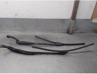 Replacement right front wiper arm for Audi A4 B6 Avant (8E5) 2.5 TDI, OEM IAM reference 8E1955408C 8E1955408C