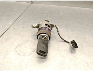 Replacement rear hatch lock cylinder for Audi A6 C4 (4A2) 2.5 TDI, OEM/IAM references 4A9862055B 4A9862055B
