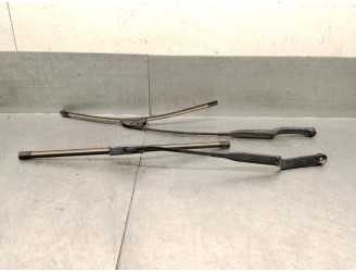 Replacement right front wiper arm for Audi A6 C4 (4A2) 2.5 TDI, OEM IAM reference 4A1955408A 4A1955408A