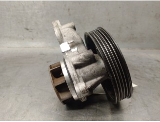 Replacement water pump for Kia Carens IV 1.7 CRDi. OEM/IAM reference: 251002A300 251002A300