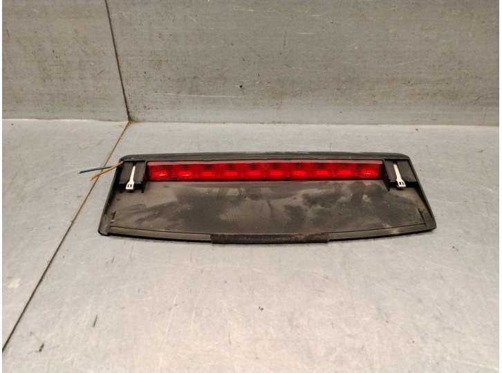 Replacement center brake light for Audi A6 C4 (4A2) 2.5 TDI, OEM IAM references 4A5945122 4A5945122