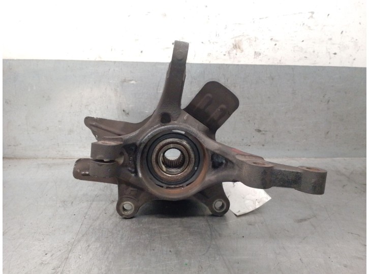 Replacement left front steering knuckle for Kia Carens IV 1.7 CRDi, OEM/IAM reference 51715A4001 51715A4001