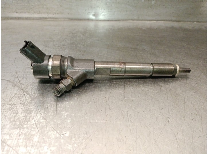 Replacement fuel injector for Toyota Yaris (_P9_) 1.4 D-4D (NLP90_). OEM/IAM references: 236700N030 0445110262