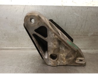 Replacement right engine mount for BMW X3 (E83) 3.0 D, OEM/IAM references 22113414582 22113417614