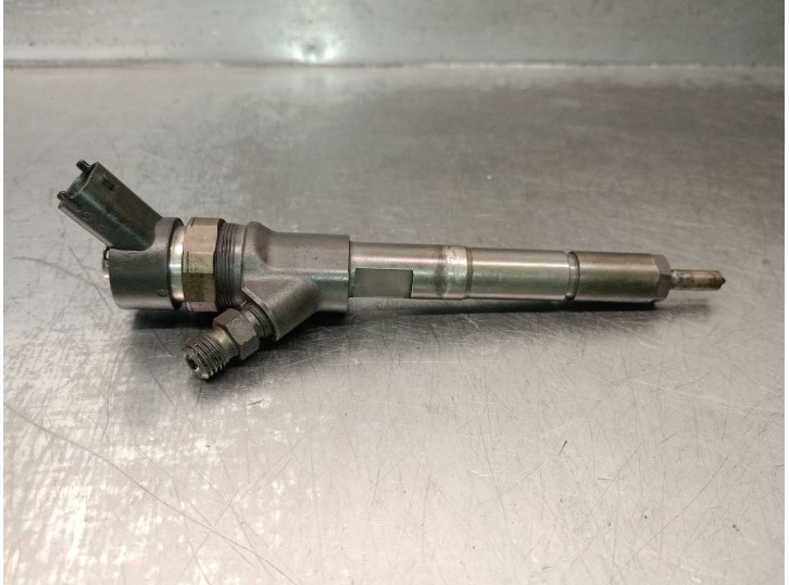 Replacement fuel injector for Toyota Yaris (_P9_) 1.4 D-4D (NLP90_). OEM/IAM references: 236700N030 0445110262