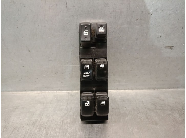 Front left power window switch replacement for Hyundai Tucson (JM) 2.0 CRDi, OEM/IAM references 935702E250Z9 935702E250Z9