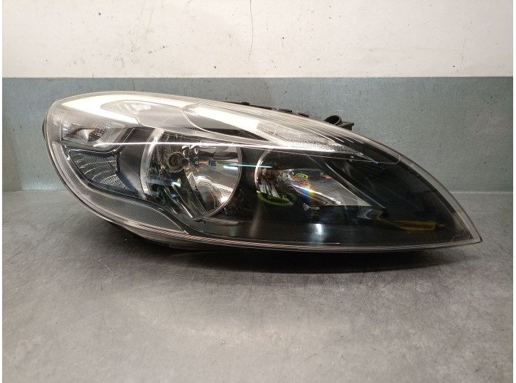 Replacement right headlight for Volvo V40 hatchback (525) D2, OEM/IAM references 31420004 31420004