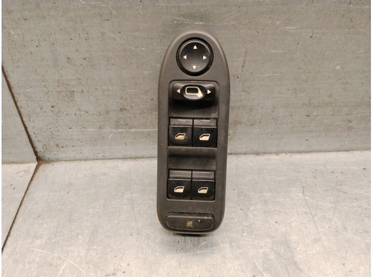 Replacement left front power window switch for Citroën C5 I (DC_) 1.8 16V (DC6FZB, DC6FZE), OEM IAM reference 96498424ZF 