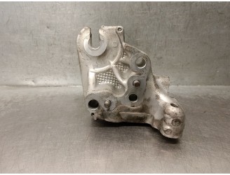 Replacement engine mount for Opel Vivaro C van (K0) 2.0, OEM IAM reference 9805300680 9805300680