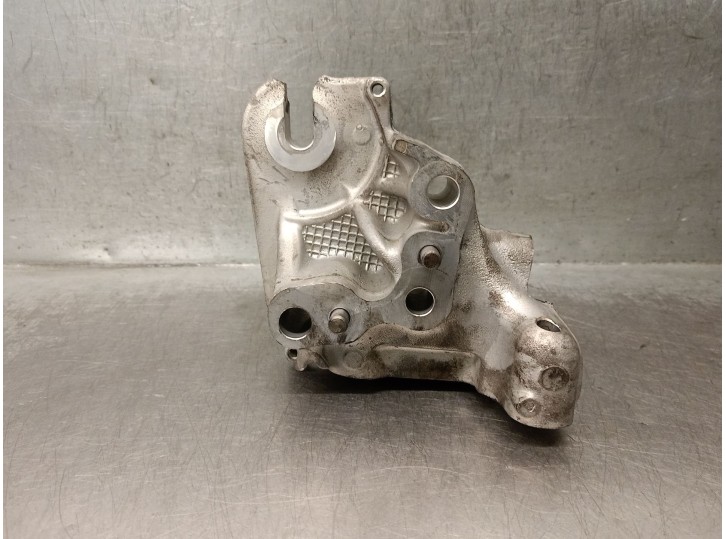 Replacement engine mount for Opel Vivaro C van (K0) 2.0, OEM IAM reference 9805300680 9805300680