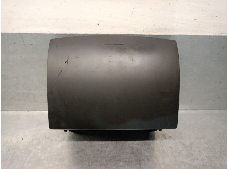 Replacement glove box for Volkswagen Touareg (7LA, 7L6, 7L7) 2.5 R5 TDI, OEM/IAM reference 7L6857919A 7L6857919D