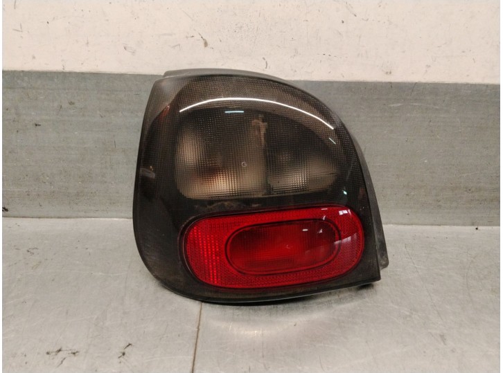 Replacement left rear tail light for Renault Mégane Scénic (JA0/1_) 1.9 dTi (JA0N), OEM/IAM references 7700831730 7701042406